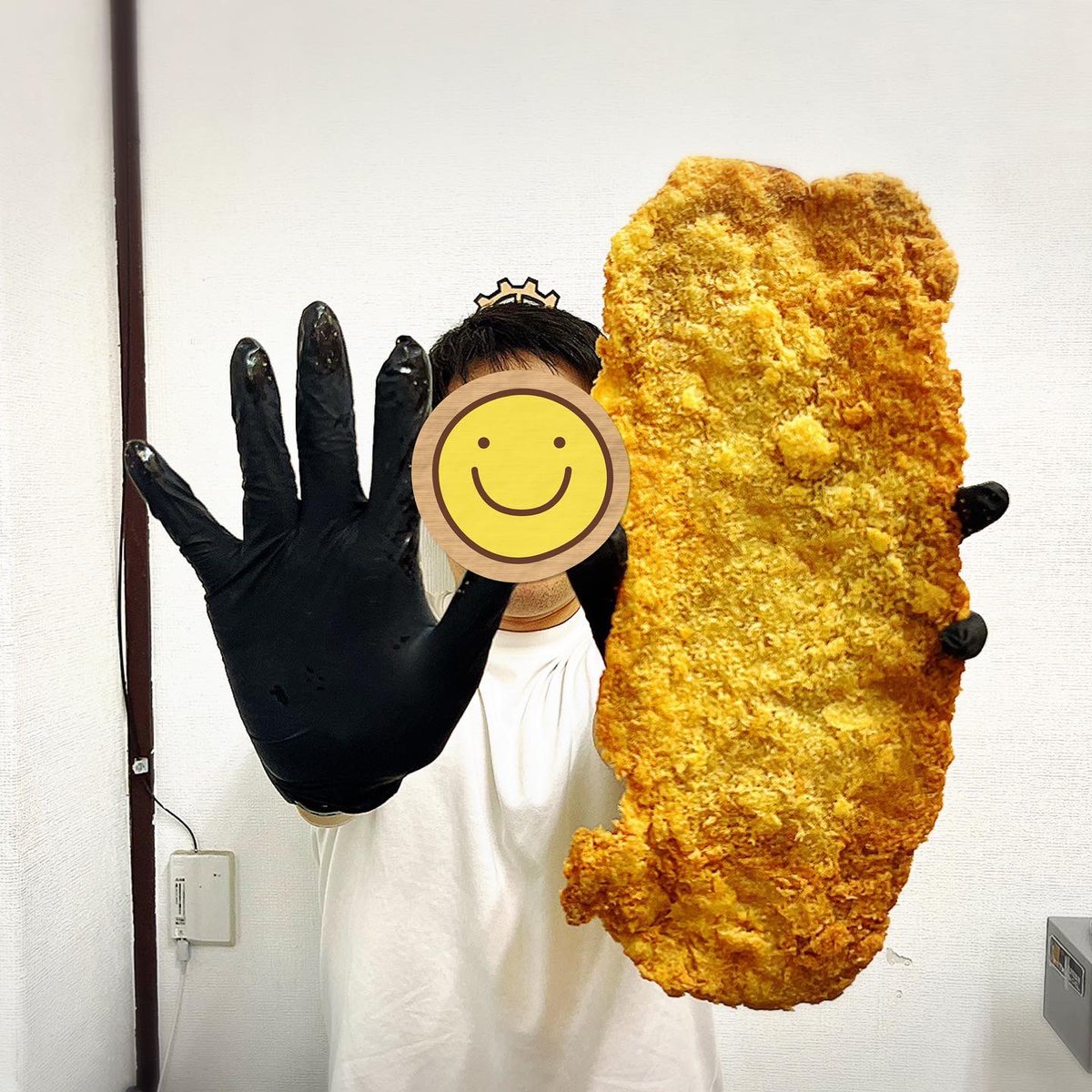 d241681's tweet photo. 上原ミート【那覇市】

大人気商品ビックカツ！
期間限定で1日30個限定で販売！

この大きさで500円‼️
コスパ最強！

外はサクサクで中はジューシー
大きいだけでなく味もしっかりしていて
美味しい✨

是非行ってみてね〜！

＠ueharameat https://t.co/FMlnZAAO3Y