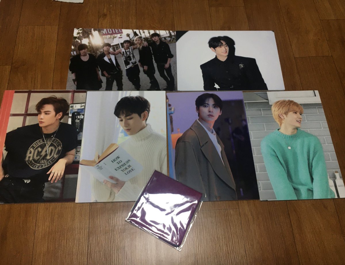 nuest_xhrl's tweet photo. @nuest_10th ❤️
으엉 ㅠㅠ 왕예쁜 우리애들과 손수건 왔어요ㅠㅠ
이 손수건 있었는데 없어진거 어찌아시고 보내주셨대요오 ㅠㅠ 😭
어쩜..사진도 멤버별 + 단체까지 ㅠㅠ 예쁘게 잘 붙여놓겠습니다아 감사해요💕
근데 애들이 눈 피하는거 같은 느낌ㅋㅋ 
뭔들 ㅠㅠ 너무 예쁘다아❤️ https://t.co/gyyjORS8Sk