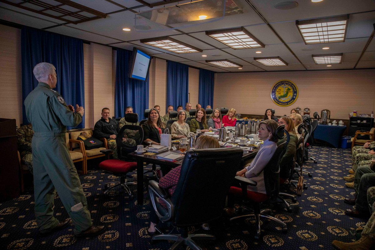 US7thFleet's tweet photo. Vice Adm. Karl Thomas, commander, #US7thFleet, hosts leadership from task forces & their spouses during a Commander’s Conference March 24-25.
#CommanderTaskForce70 #CommanderTaskForce71 #CTF72 @COMLOG_WESTPAC @SubGroup7 @EXSTRGRU7 @USForcesJapan @usnavykorea #JointRegionMarianas https://t.co/rUhelqV6xS
