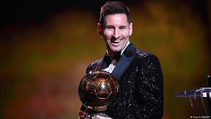 ReskiSuganda1's tweet photo. Kita mengiyakan cibiran tentang permainan Leo Messi akhir2 ini disamping faktor usia juga. tapi jgn lupa apa yang telah di pertontongkan dlm sejarah sepak bola tdk bisa di pungkiri bahwa dia adalah pemain terbaik di dunia melengenda. https://t.co/MtOcHAe4NT