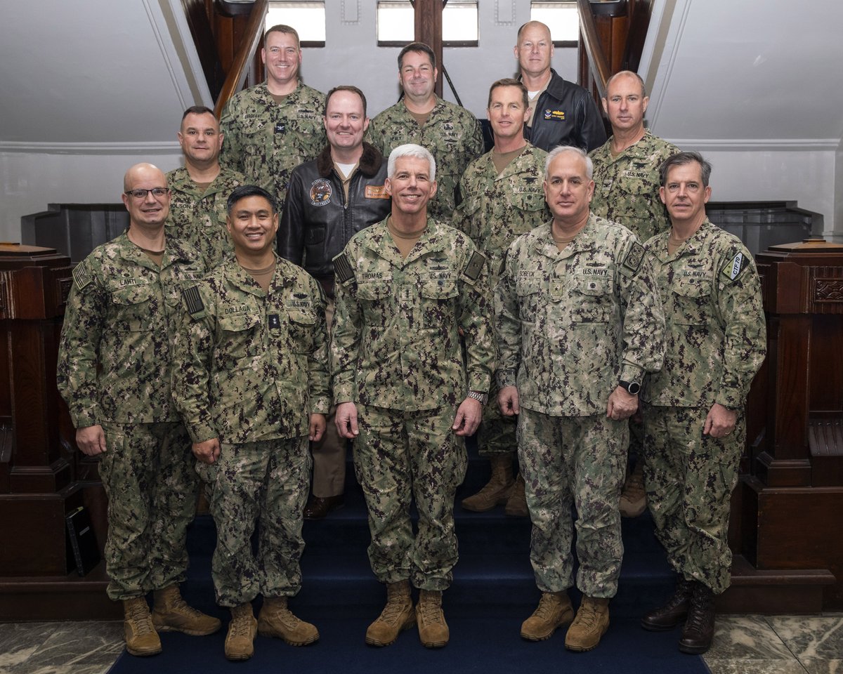 US7thFleet's tweet photo. Vice Adm. Karl Thomas, commander, #US7thFleet, hosts leadership from task forces & their spouses during a Commander’s Conference March 24-25.
#CommanderTaskForce70 #CommanderTaskForce71 #CTF72 @COMLOG_WESTPAC @SubGroup7 @EXSTRGRU7 @USForcesJapan @usnavykorea #JointRegionMarianas https://t.co/rUhelqV6xS