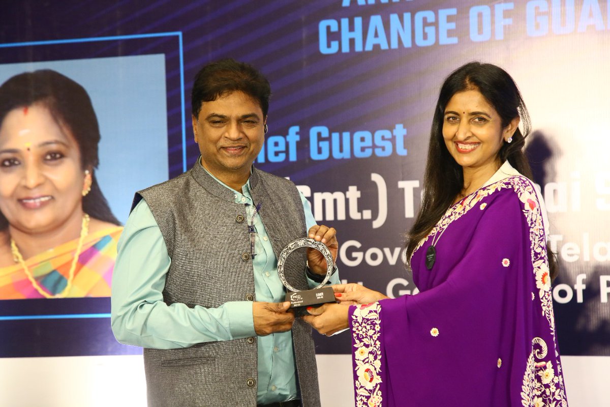 ficciflohyd's tweet photo. Uma Chaiperson FICCI FLO Hyderabad Chapter 2021-22 presenting a memento to Skilling partners - SBT, McLean DDU-GKY, TMI Foundation for the various Outreach activities conducted during the year.
#ficciflo #flo #flohyderabad #ficciflo #oneflo https://t.co/K0bWqA6LLr