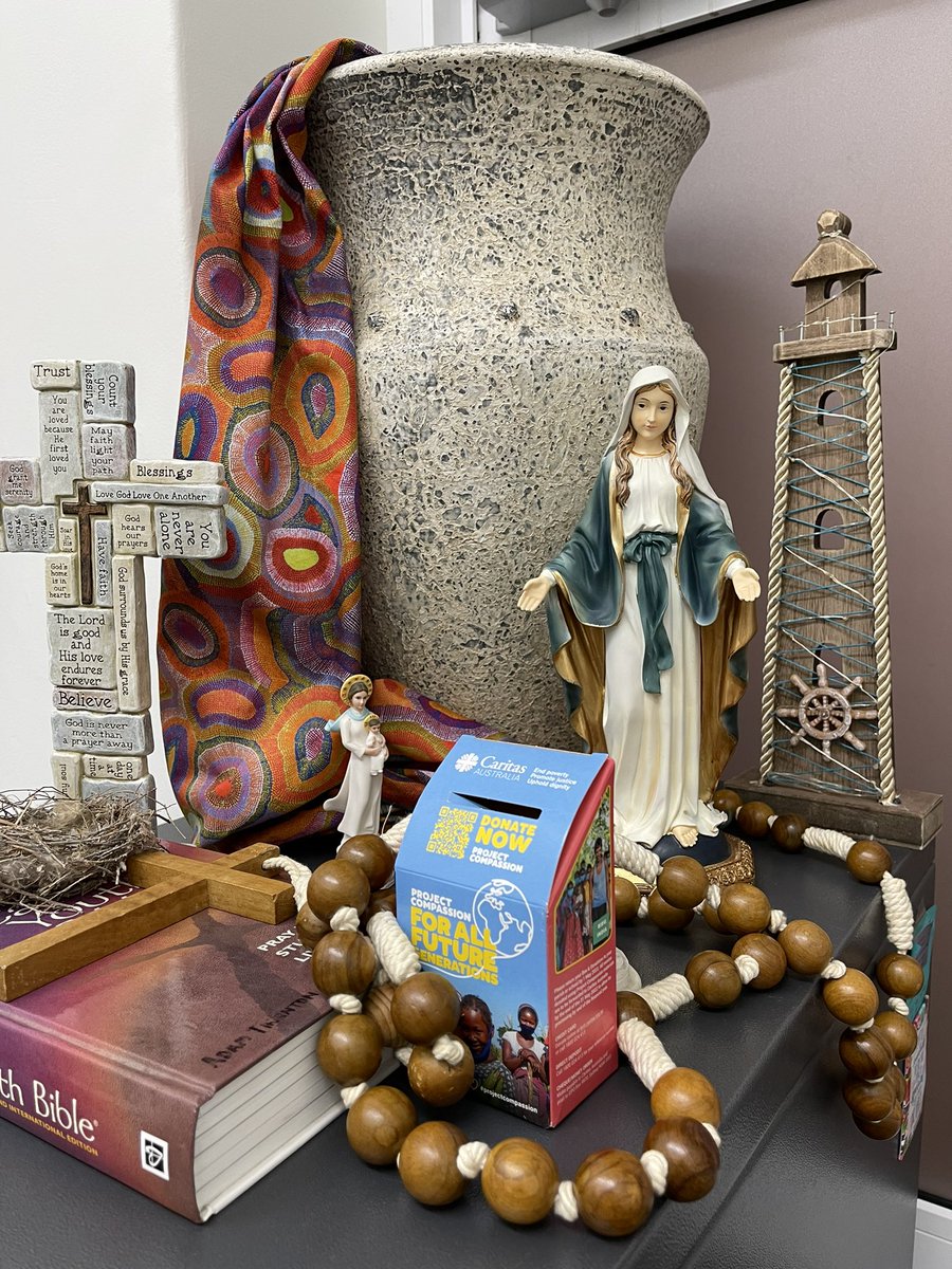 DAMO_RAMO's tweet photo. 🇺🇦 Today @Pontifex Pope Francis will consecrate Ukraine and Russia to the Blessed Virgin Mary on the Feast of the Annunciation 🙏 Today our students in RE classes at #naglecatholiccollege joined in prayer. #ConsecrationofRussia #Ukraine #PrayingForUkraine 🇺🇦 https://t.co/8RznY3N0TU