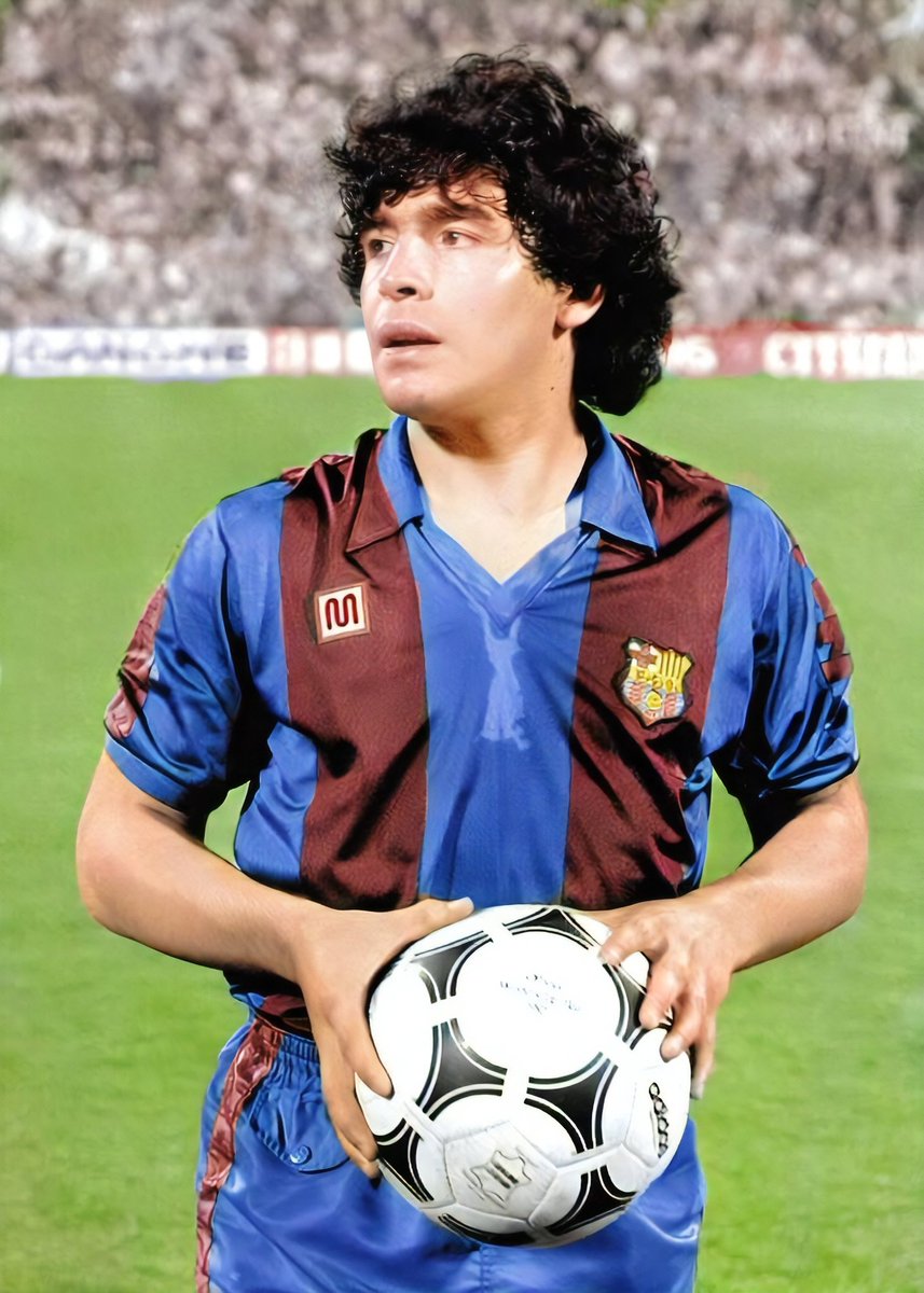 nostalgiafutbo4's tweet image. Maradona. FC Barcelona.