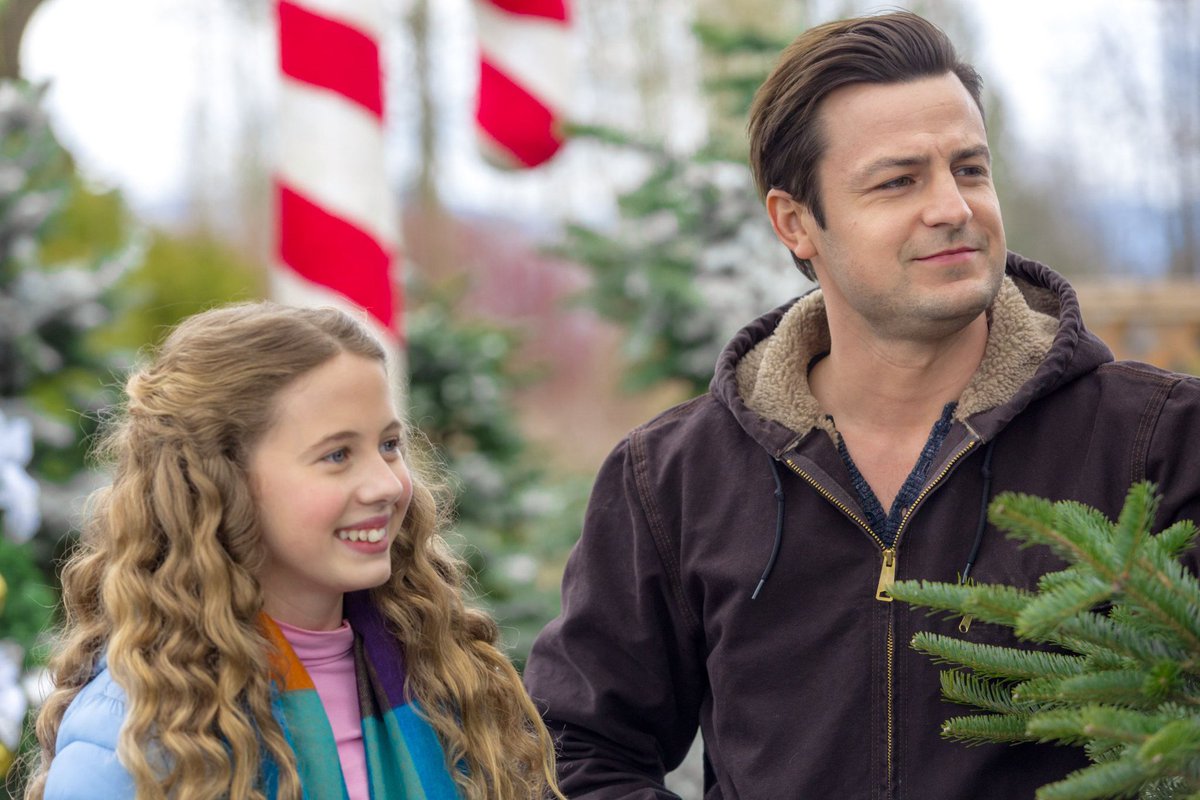 Dorano's tweet photo. #TylerHynes30DaysActorChallenge 
Day 21:It’s Christmas, Eve-
@tyler_hynes @hallmarkchannel @ahillbythecreek @donnajo63 @darla_tapp https://t.co/btQkIU5tOV