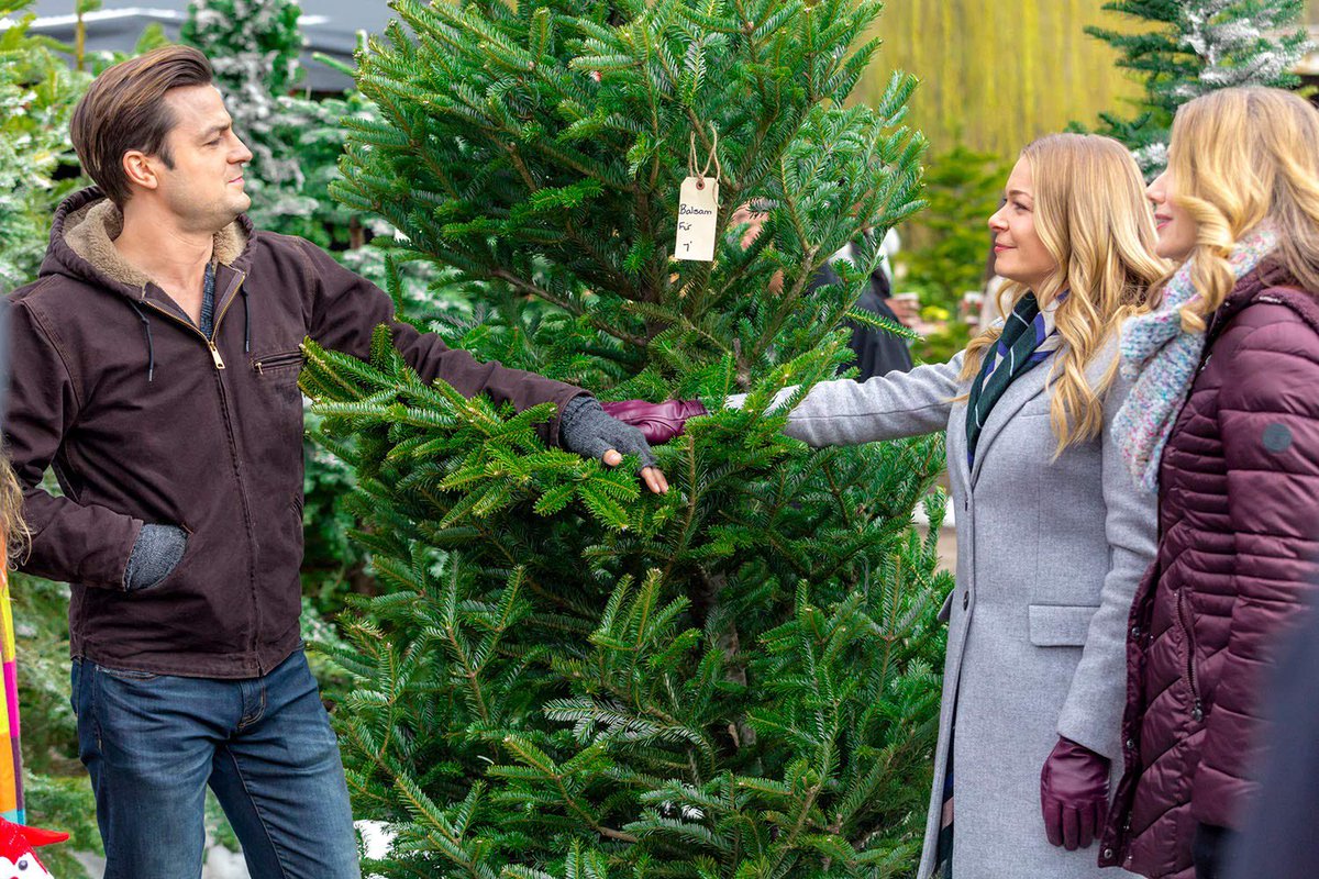 Dorano's tweet photo. #TylerHynes30DaysActorChallenge 
Day 21:It’s Christmas, Eve-
@tyler_hynes @hallmarkchannel @ahillbythecreek @donnajo63 @darla_tapp https://t.co/btQkIU5tOV