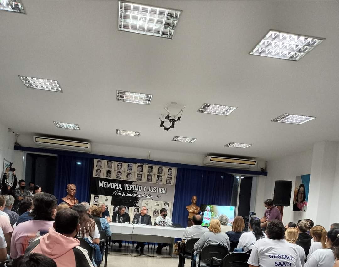 Albertokrr_Ok's tweet photo. Acompañamos a la compañera Dra Lucía Corpacci, conmemoramos el acto del Día de la memoria en la casa del peronismo.

#NuncaMas 
#30MilRazonesPresentes 
#Catamarca https://t.co/VgFQ4sJneu