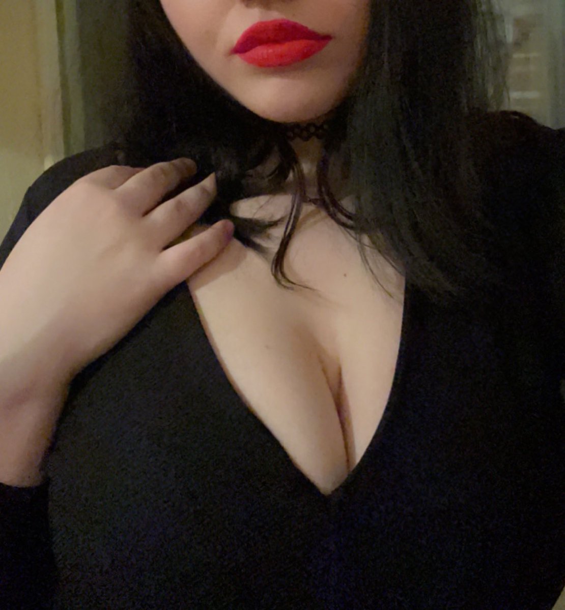 yourcockslutt's tweet photo. changing my pinned cause why not:) #nsfwtwt
~ 21 years old 
~ switch
~ bi
~ soft/hard kinks
~ loves marvel
~ virgin
rt and ❤️ if u wanna be moots!! https://t.co/KBOa9gcrxf