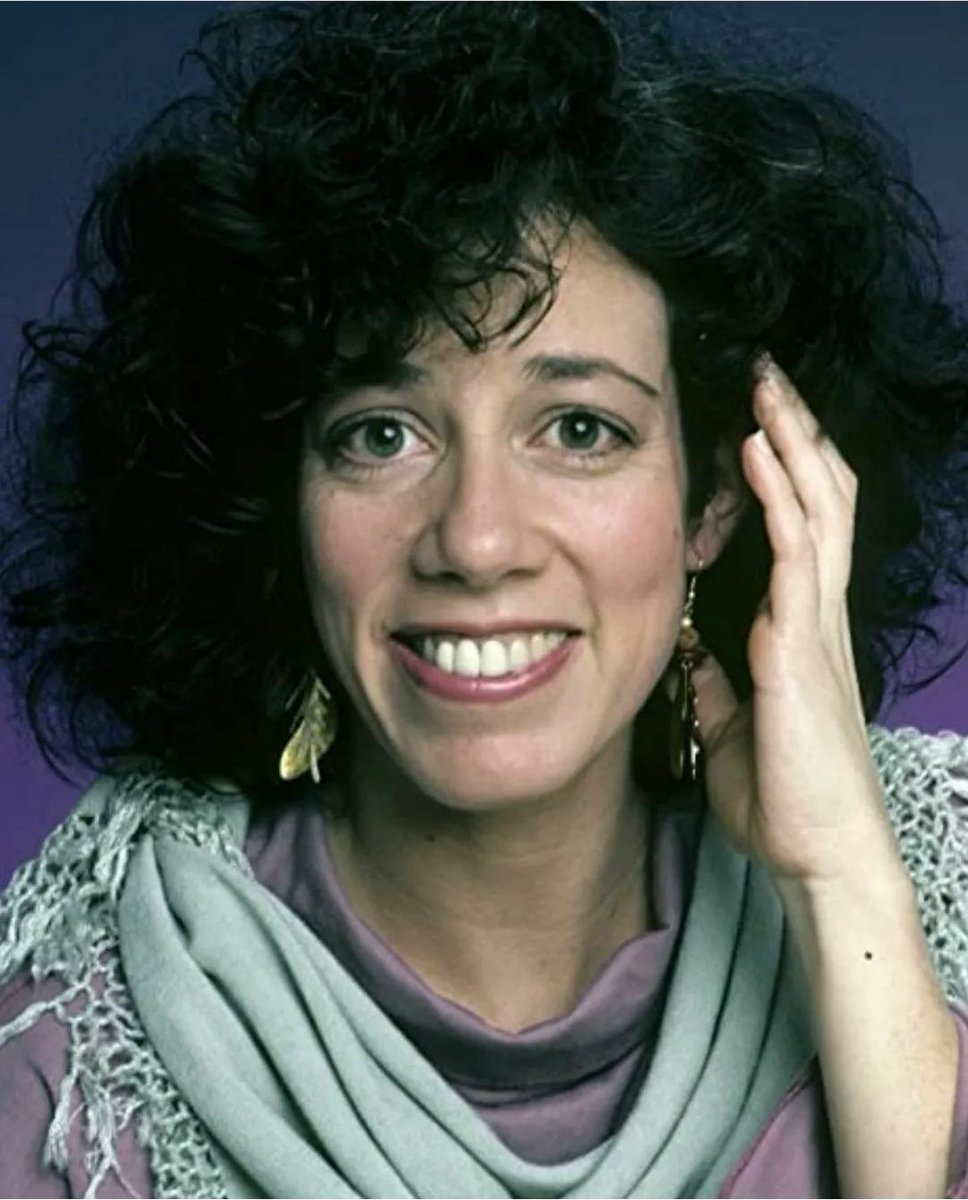 Bu hanımefendiyi hatırlayanlar ffavlasında sayımızı bilelim 😀🌃