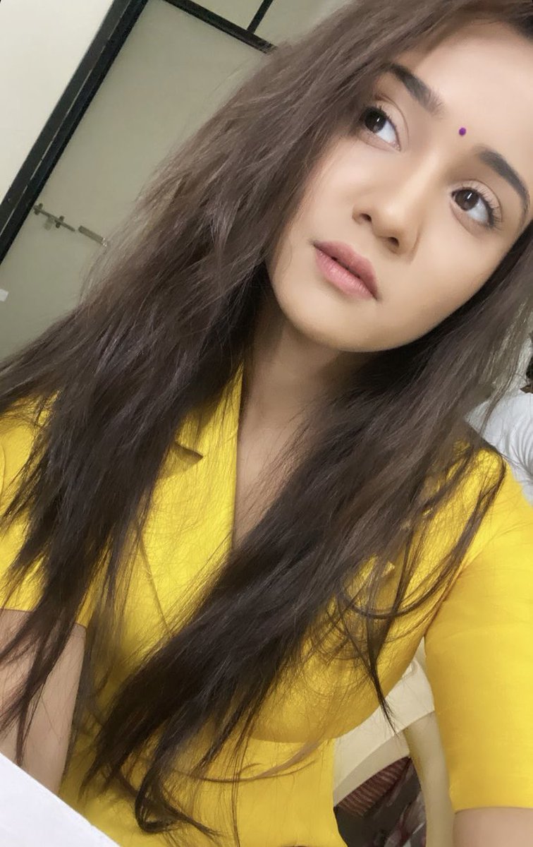 hourlyashi's tweet photo. #AshiSingh https://t.co/FFllVfF9MF