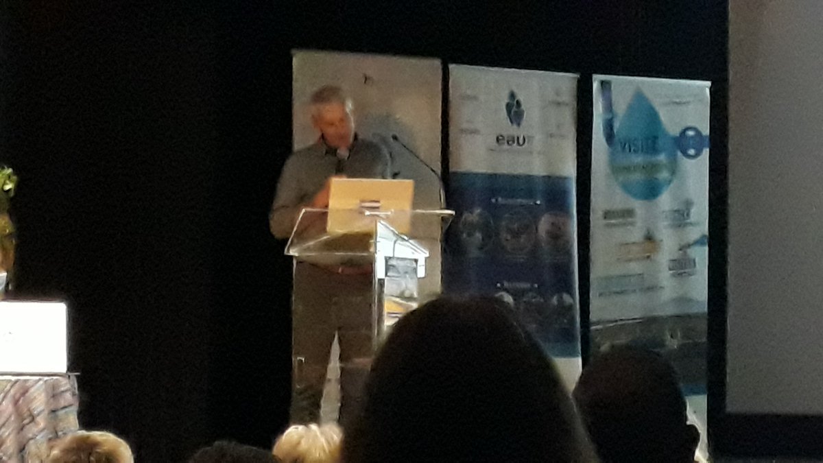fbarusseau's tweet photo. Journée mondiale de l'eau, belle rencontre au Lycée Desclaude de Saintes organisée par Terdev et soutenue par la #cdasaintes avec Luc Moreau et les interventions de D. Minot, Eau17, @StephTRIFILETTI  et les étudiants de BTS. https://t.co/l6JkCBSvKJ