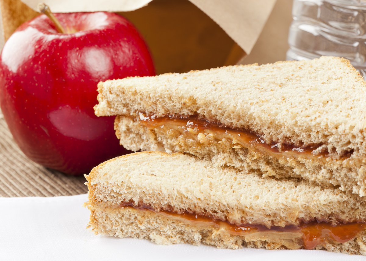 #FoodTalks: School feeding programmes in SA was the subject of discussion during a recent UP-hosted webinar. “The National School Nutrition Programme is successful, but it could drive change,” said Merc Wegerif, Senior Development Studies lecturer at UP: ow.ly/UsZ550Iq5Nq