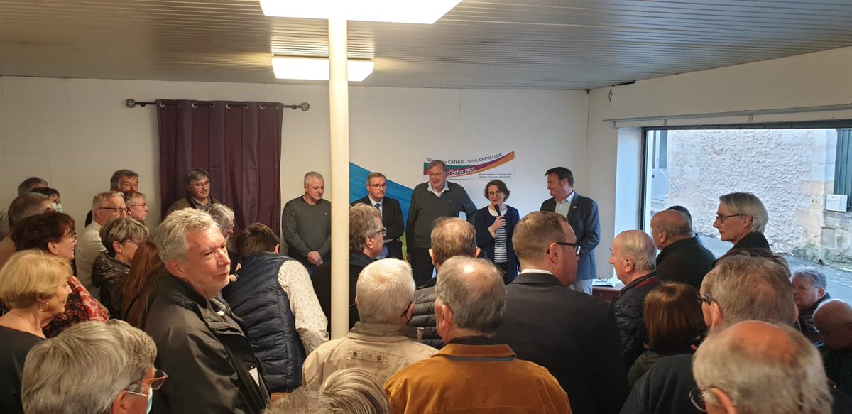 Beaucoup de monde pour l’inauguration de la CAUSERIE, notre espace d’échanges ! Merci à tous nos intervenants ! Ensemble construisons autrement ! <a href="/MerillouSerge/">Serge Mérillou</a> <a href="/germinalpeiro/">Germinal Peiro</a> <a href="/c_cathus/">Christophe Cathus</a>