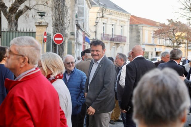 Cath_Chevall22's tweet photo. Beaucoup de monde pour l’inauguration de la CAUSERIE, notre espace d’échanges ! Merci à tous nos intervenants ! Ensemble construisons autrement ! @MerillouSerge @germinalpeiro @c_cathus https://t.co/5VmWrYE7X6