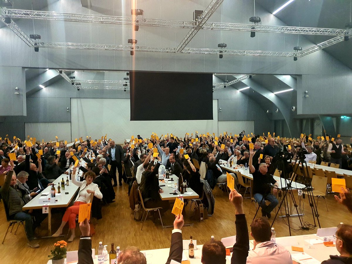 MarieZuchuat's tweet photo. A une écrasante majorité (92%), le @PDCVr devient désormais le Centre Valais Romand!
#renouveau #pdcvr https://t.co/RvYiHuso0r