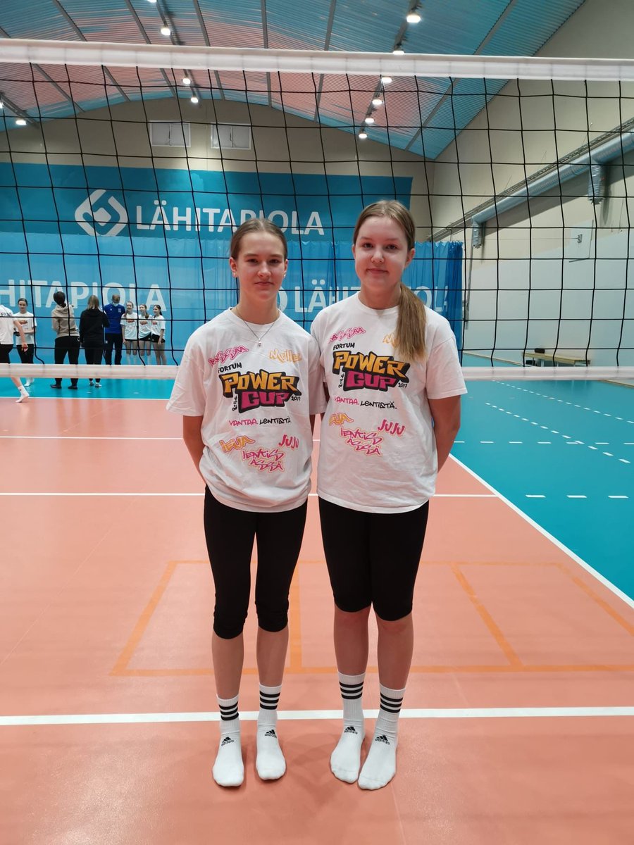 LempoV's tweet photo. Lempo-Volleyn C-tyttöjen Milena Montonen ja Venla Rajala on valittu mukaan Suomen U15-tyttöjen maajoukkueleirille 25 pelaajan joukkoon. Kaksikko oli mukana jo alkuvuoden leirillä ja nyt uudestaan. Onnittelut kaksikolle ja tsemppiä👍👍#Lempäälä #lentopallo https://t.co/xanfSvM79f