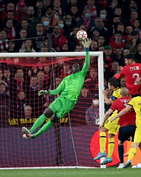 Majesty2828's tweet photo. Edouard Mendy with Chelsea:

👕 79 games
🧤 43 clean
Mendy 💙💙💙💙💙
My Goat https://t.co/VOW1r3mQMV