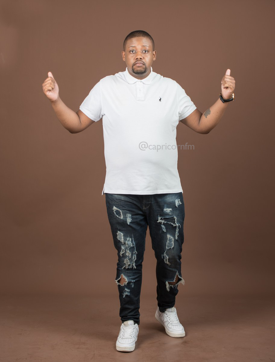 CapricornFM's tweet photo. ON AIR | His royal highness, @KingBash_Ent ushers in the Saturday evening on the #CapricornMovement. https://t.co/N0yGVhgPHg