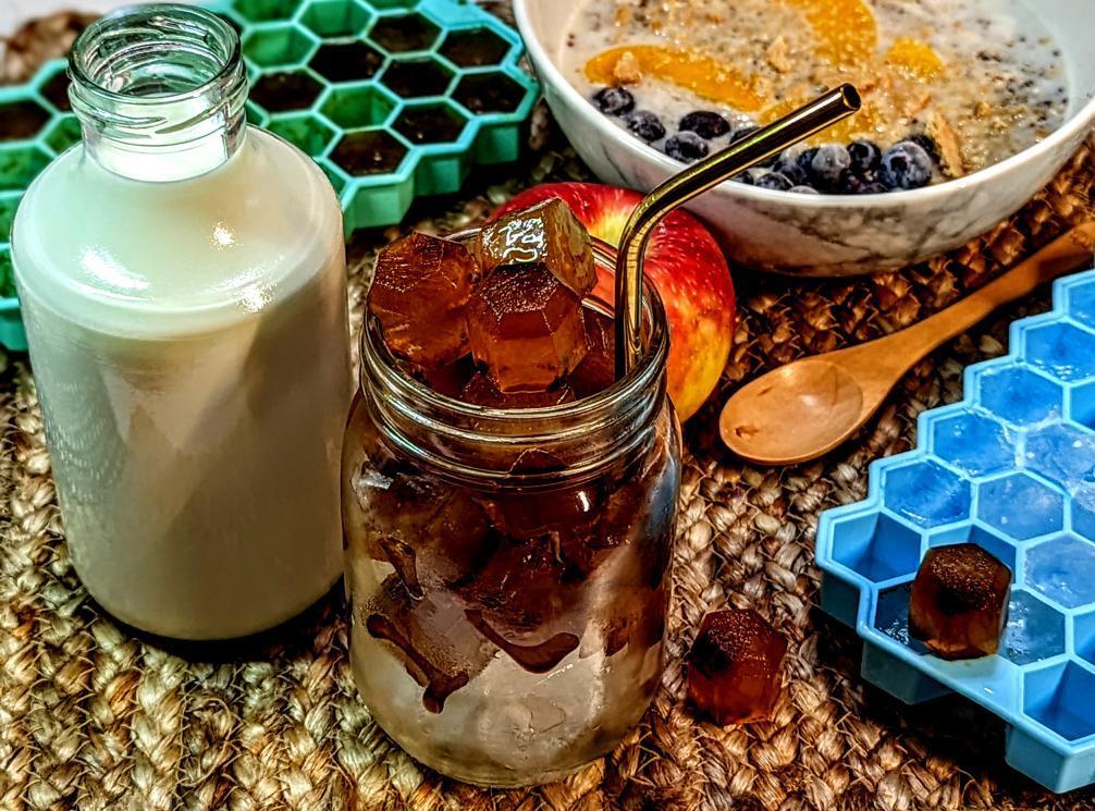 ROTTAY001's tweet photo. Honeycomb Ice trays works great for freezing fruit juices and sauces for cooking. You can add your favorite flavor to make ice cubes.

Cr: @delisssssh Thanks for sharing😍

#TGJOR #smallicecubes #icecubetrays #icecubes #honeycomb #icedcoffee https://t.co/NdojRUh5Vi
