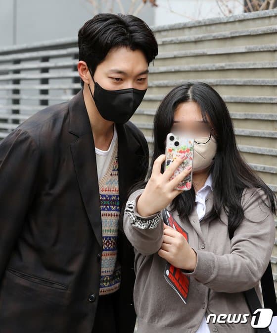 240578345's tweet photo. 오랜만이라 😭😭😭 https://t.co/afD1E9oXfQ
