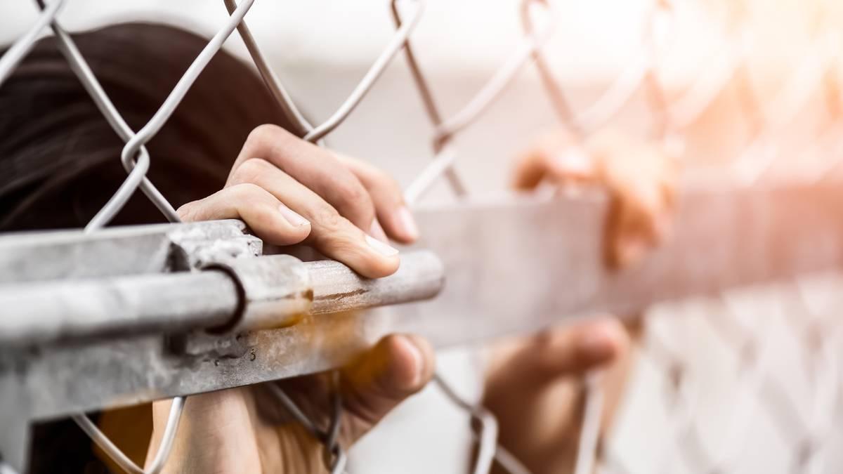 #OPINION | Why we shouldn't celebrate a refugee deal with Australia nzherald.co.nz/nz/bryce-edwar…