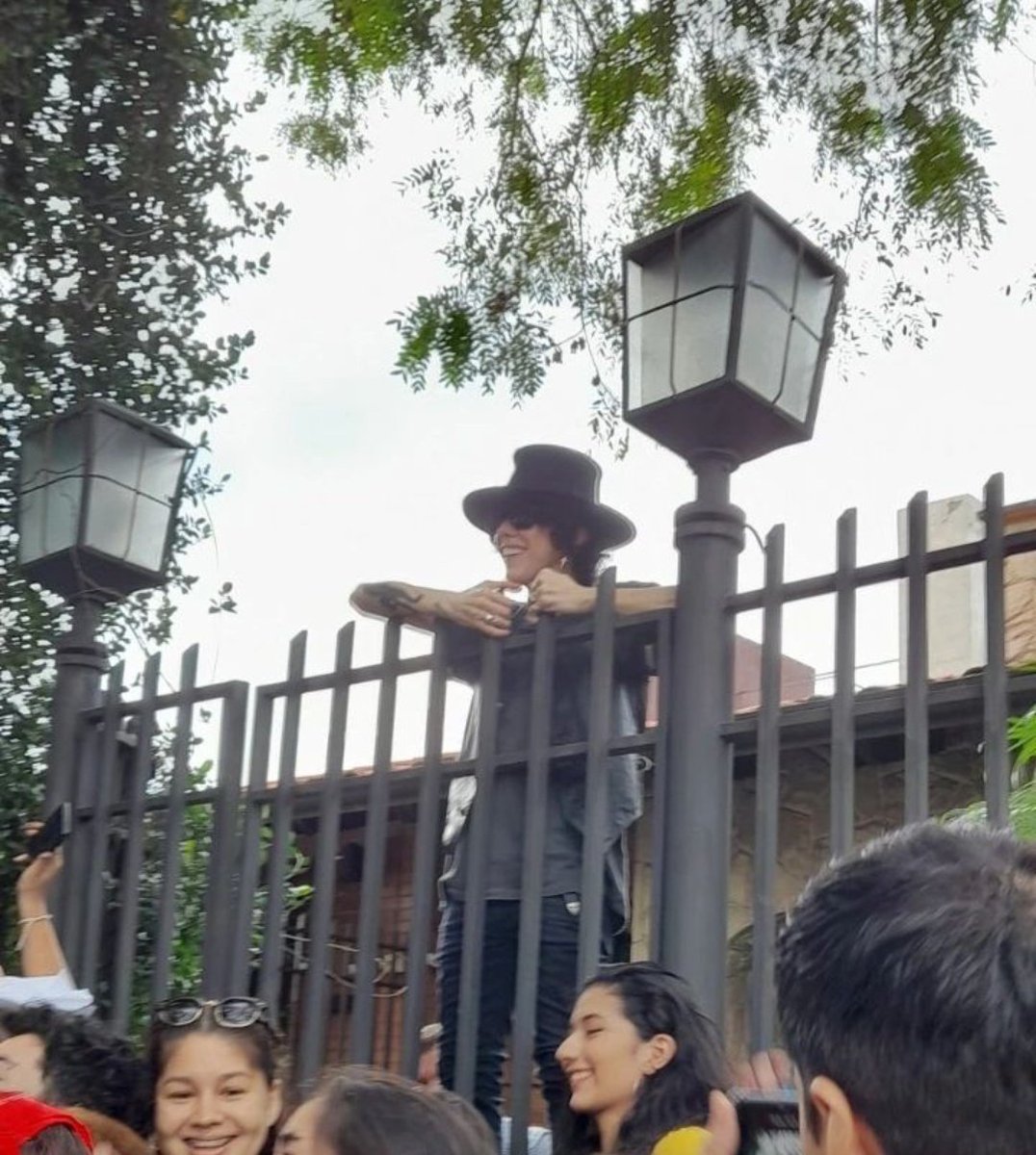 Lpfans_mx's tweet photo. Thread LP en Paraguay fue un amor! ❤️🇵🇾
No saben cuánto me enorgullece ser fan de esta personita llamada LP ✨@iamlp #LP #Lpeople #paraguay #lpworldwide https://t.co/flNx90c91I
