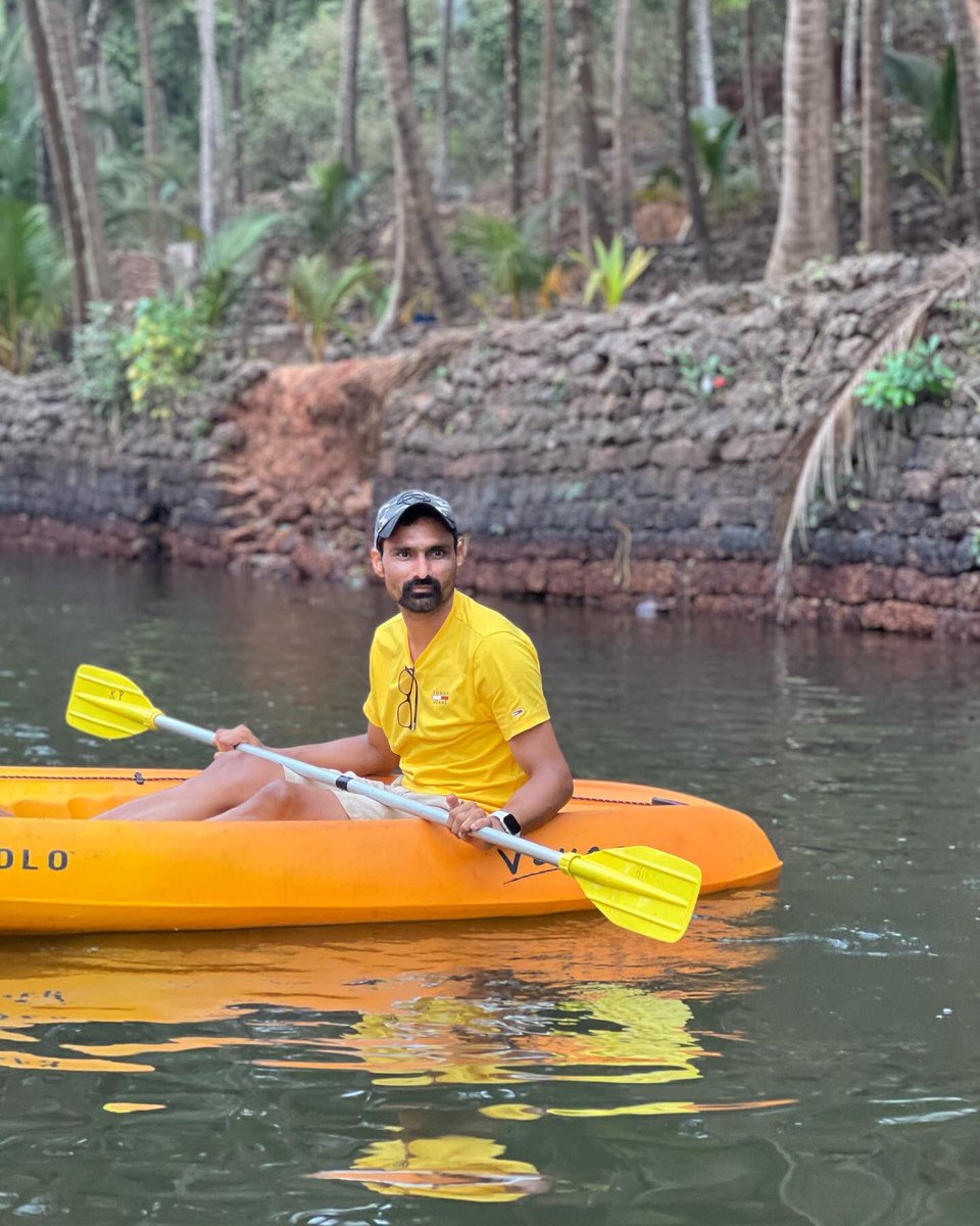 tuhikaran's tweet photo. As one goes through life, one learns that if you don't paddle your own canoe, you don't move! #colabeachgoa #goa https://t.co/3HuFh6HIMt
