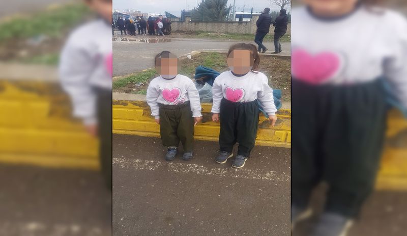 artigercek's tweet photo. Polis, yöresel kıyafet giydikleri 'gerekçesiyle' 5 yaşındaki ikiz çocukları soğuğa rağmen elbiselerini çıkararak karakola götürdü, parmak izlerini aldı. 

Çocukların babası destek istedi:

"Çocuklarıma yaşatılanlar karşı herkesi duyarlı olmaya çağırıyorum" https://t.co/PNtxUEokbp https://t.co/mIAaXAIkzT