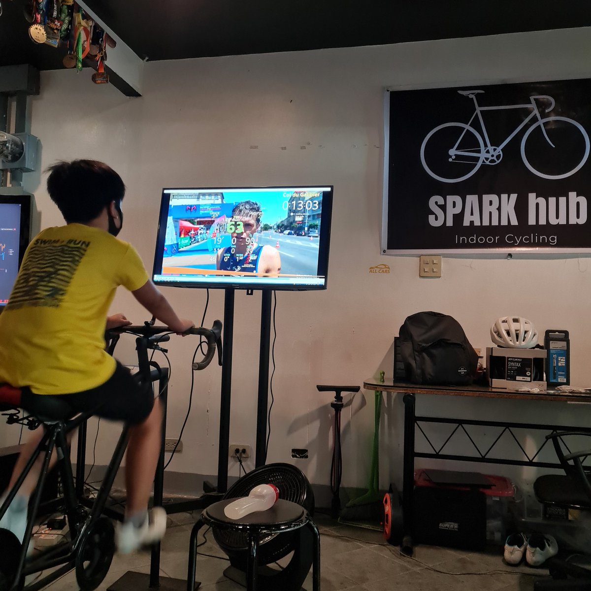 SaludesRona's tweet photo. Indoor bike training for kids.
@rockysaludes
#sparkhub
#indoorcycling
#TheNoobs https://t.co/ziG6z6RxSK