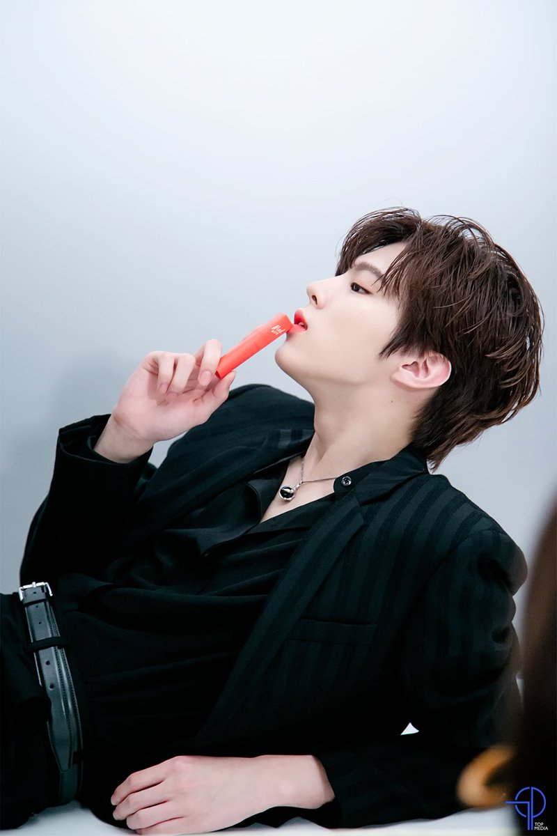 kwsbot's tweet photo. #김우석 #KIMWOOSEOK #WOOSEOK #CLIO https://t.co/LsaXC3aeoA