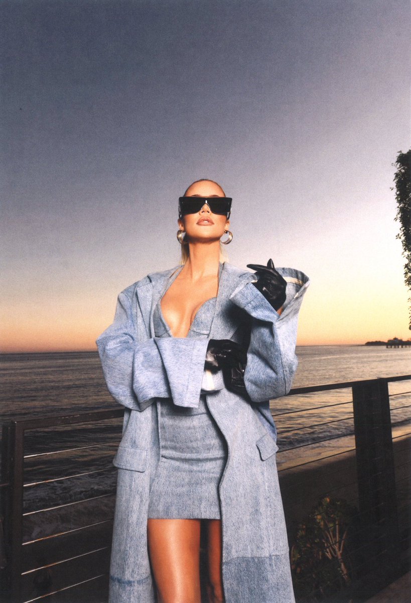 boochieboy__'s tweet photo. me remembering the bad bitch i am while in my Malibu beach house 💅 https://t.co/4pwdrK22Oj