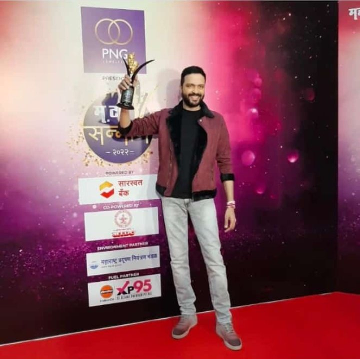 Sandy_Pimpalkar's tweet photo. #मटासन्मान२०२१ सर्वकृष्ट अभिनेता @imAnkkush sir अभिनंदन sir 🎉💐🎉💐 https://t.co/zLdYTb2qTl