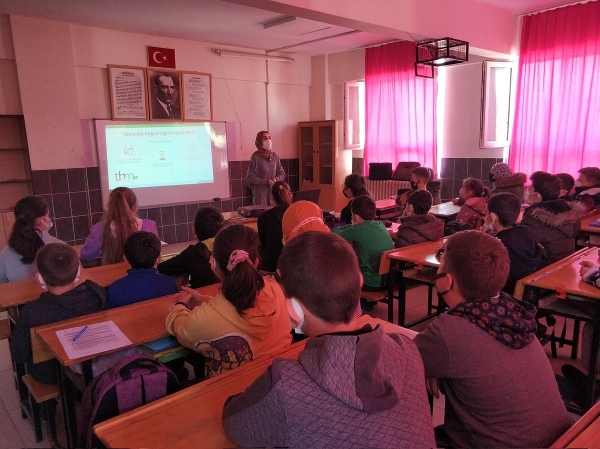 Erenler RAM tarafından Ortaokul öğrencilerimize Madde bağımlılığı ve Teknoloji bağımlılığı konulu seminerler verildi. Emeği geçenlere teşekkür ediyoruz.