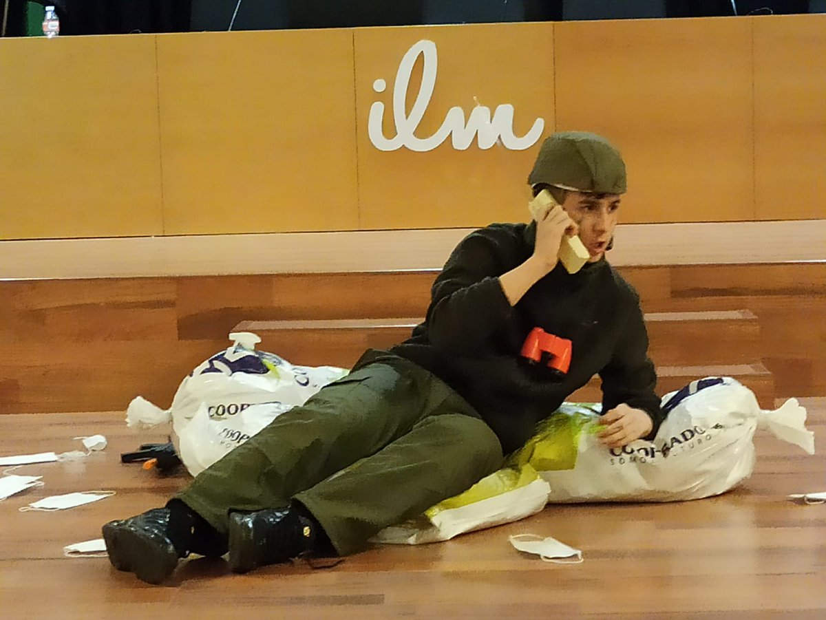 Fantástico comienzo del XXX Encuentro iberoamericano de FpN en Cáceres. Gracias a Chema Sánchez Alcón por su conferencia y a los alumn@s del IES El Brocense, quienes, dirigidos por José Luis Carretero, han realizado una actualizada adaptación de la obra Picnic de Arrabal.