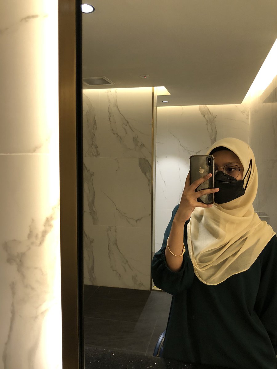 azmqra's tweet photo. befriending you was my choice, but falling in love with you is out of my control https://t.co/QtPMkmMYsN