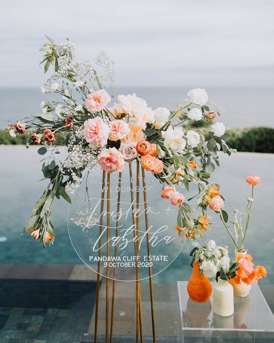 baliVIPstyling's tweet photo. Welcome signage for a modern + fine art wedding theme, isn't it lovely? We would like to know what kind of decor do you desire the most and when do you think your dream wedding come true?

#baliVIPWedding #baliVIPWeddingStyling  #BaliWeddingStylist #BaliWedding #ArtisticWedding https://t.co/bNlIg8XEdu