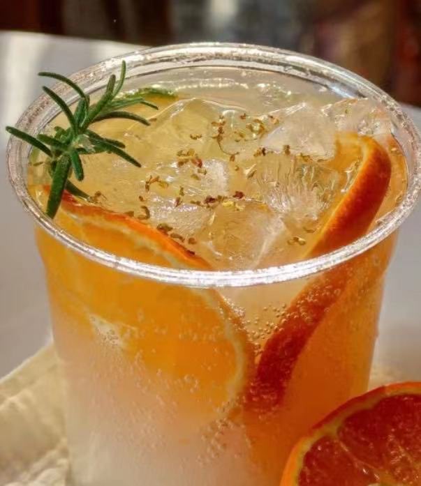 fattcute's tweet photo. #HomemadeSparklingWater🍊
Orange Yakult Sparkling Water
Ingredients: Yakult, orange, peach-flavored sparkling water
Steps: Put the orange and lime slices into the cup, add an appropriate amount of ice cubes, pour in sparkling water and Yakult https://t.co/Dc4JSc3w7W