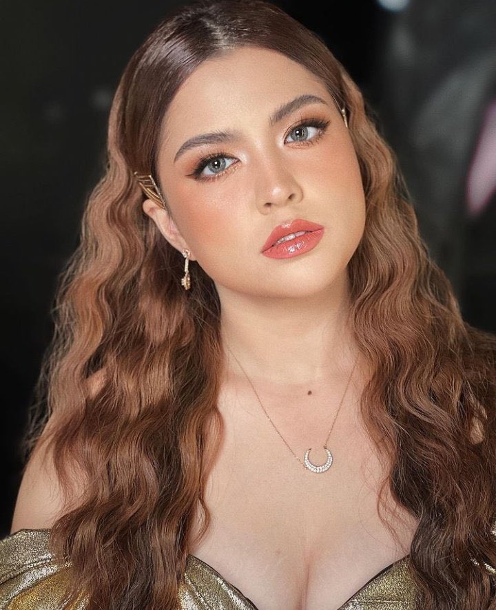 alxarchive7_'s tweet photo. alexandra slays this pancit canton hairstyle

#AlexaIlacad https://t.co/LWMASaK730
