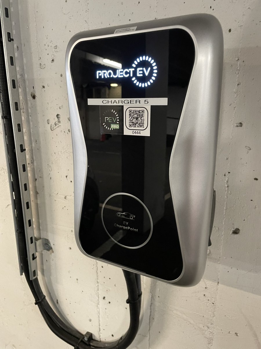 UKtechie's tweet photo. #ukcharge Another new EV charging network and app from ProjectEV but what is not to like it is covering destination charging and free to use while at hotel and even a 40kW DC unit also. App worked easily just scan QR code email and Reg all that is needed to get a charge. https://t.co/qQMCkUWZ8c