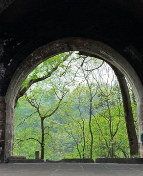 Dujiangyan Ancient Town, take you to experience local cuisine