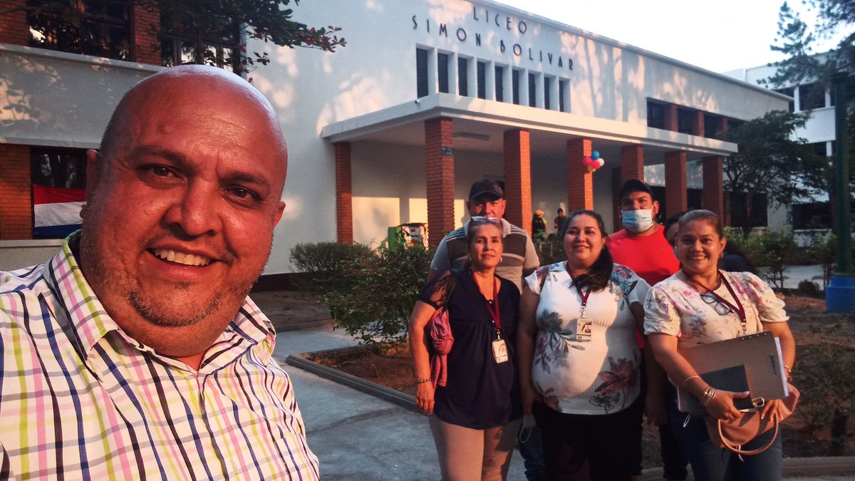 IpasmeUrea1's tweet photo. Ayer desde el Liceo Simón Bolivar acompañamos a nuestro #Gobernador  @FreddyBerna y a la Nuestra directora de la #ZET @Berzabethg1 Excelente trabajo de recuperación @Gob_Tachira @_LaAvanzadora 
 @mreyesPSUV @IpasmeOficial @FeveemTachira #NosostrosVenceremos!!!! @NicolasMaduro https://t.co/2fILkGVika