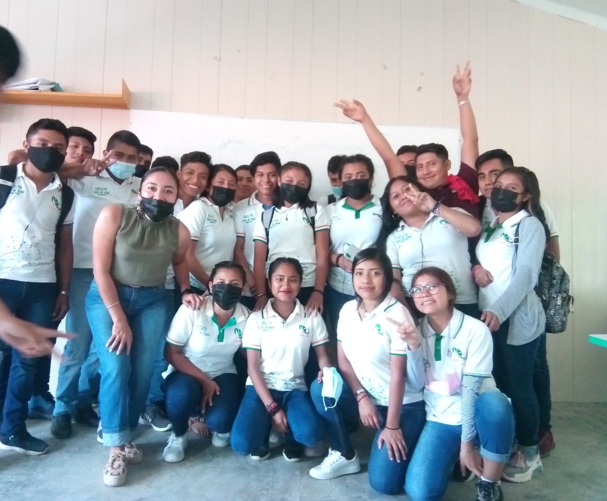Hace unos días trabajé un taller con estudiantes del CECyTE del municipio de Salto de Agua, Chiapas, sobre el tema de cultura, lengua y de la lengua ch'ol, el objetivo fue dar a conocer la riqueza cultural y lingüística de los pueblos originarios.