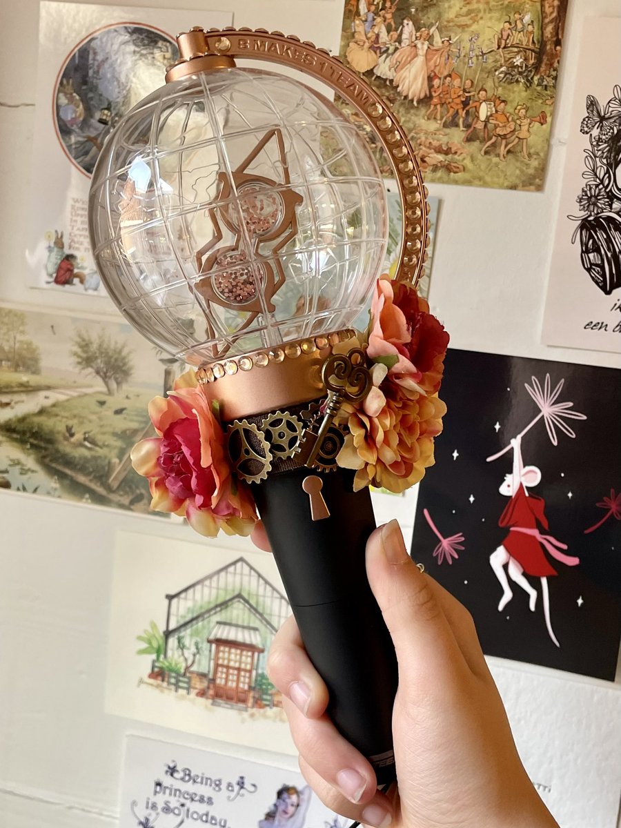 LievoArt's tweet photo. Here’s my Lightiny, ready for the concert! 🕺
#ATEEZ #lightiny_diy @ATEEZofficial https://t.co/c9gCa5NdY9