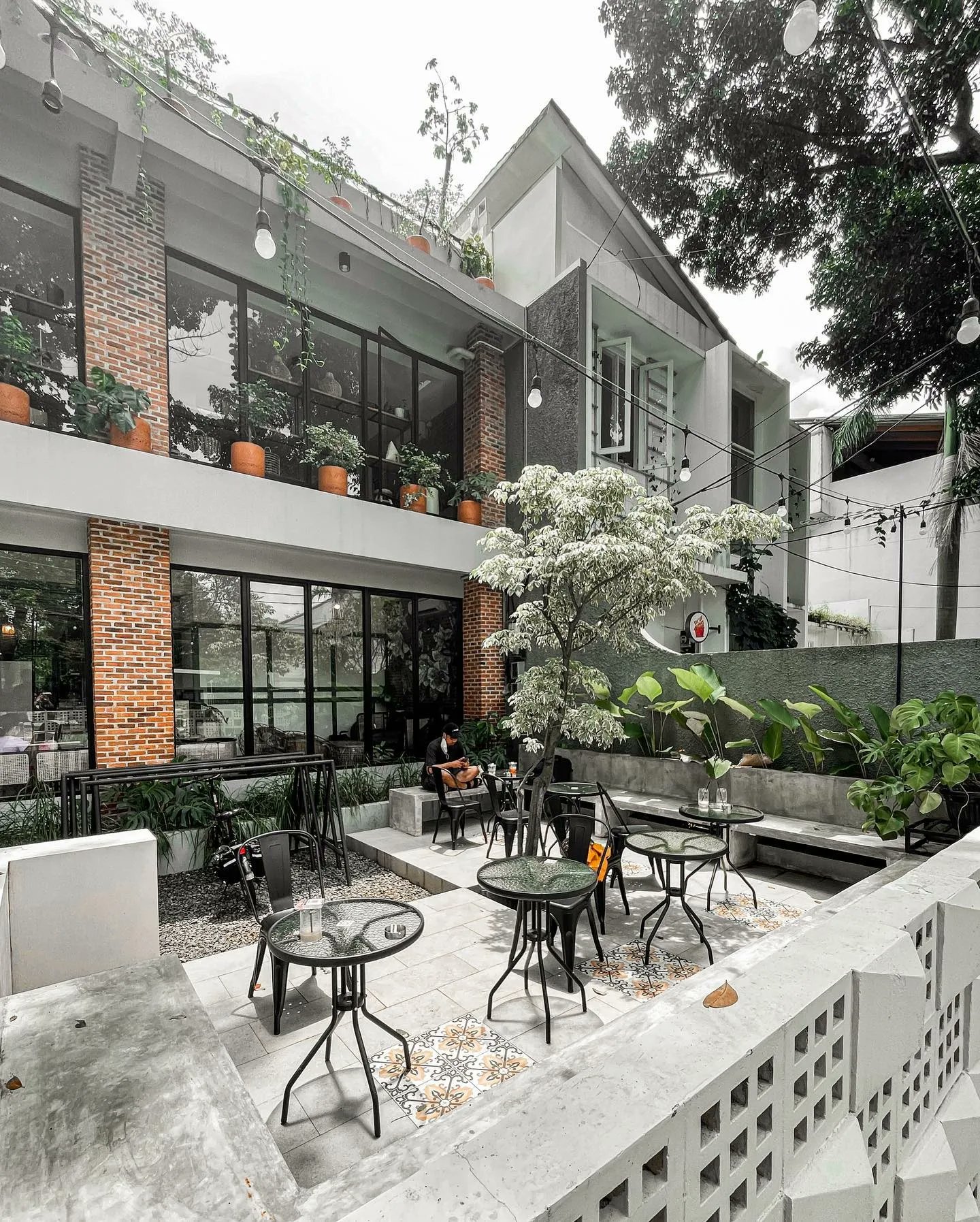 About Tangerang on X: "Kalau bicara coffeeshop keren di Pondok Aren nggak  ada habisnya 😄 Salah satunya tempat baru ini. Bakal betah buat nugas atau  kerja dari cafe. Simpan buat referensi kamu