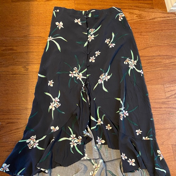 rsharp0104's tweet photo. So good I had to share! Check out all the items I'm loving on @Poshmarkapp #poshmark #fashion #style #shopmycloset #mossimosupplyco #cottonon #loft: https://t.co/bivSJ0m4Ju https://t.co/b2r90edGc3