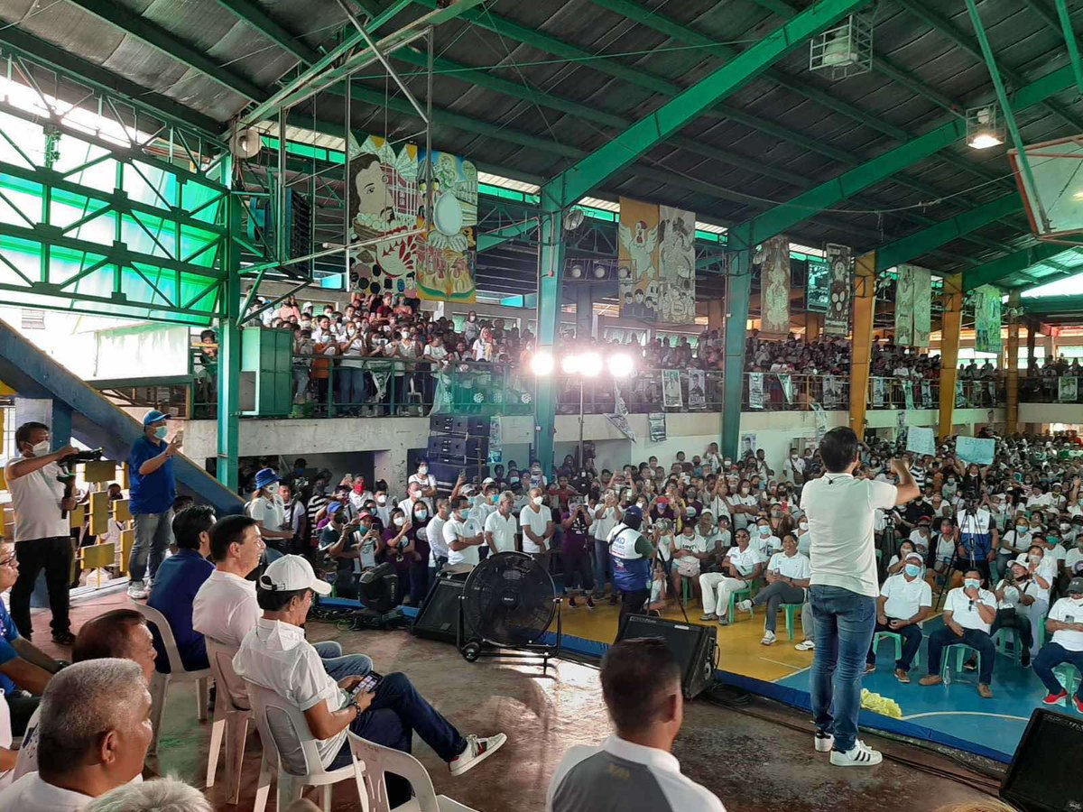IskoMoreno's tweet photo. Maraming salamat San Jose Batangas sa mainit na pagtanggap 🙏🏻

Salamat Sen Ralph, Mayor Ben Patron (San Jose at LMP President ng Batangas) at lahat ng lokal na opisyales ng San Jose kasama ng mga Mayor ng 4th District at 3rd District ng Batangas!

Pilipinas, God First ☝🏻 https://t.co/hozWCOTXvP