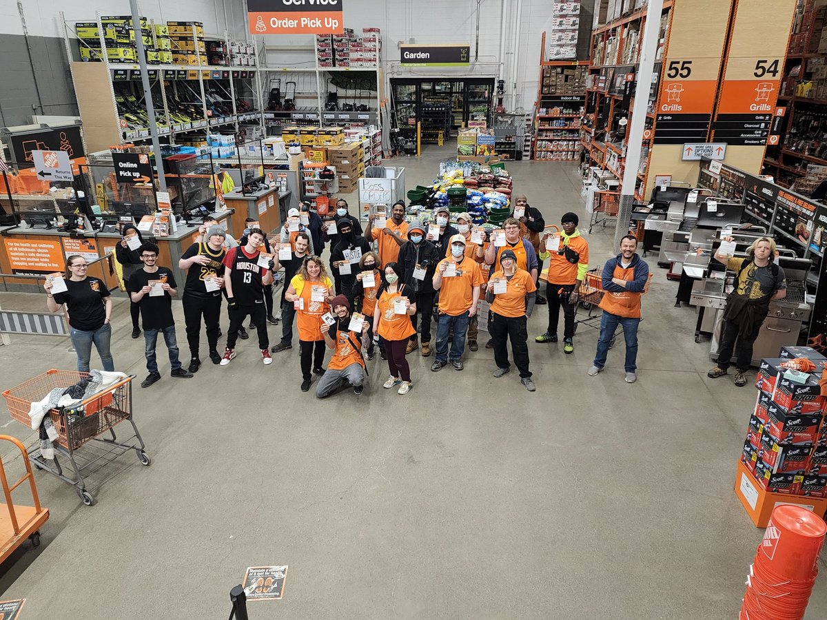 MahmoudTanana's tweet photo. Absolutely phenomenal night @thd_2710 kicking off #SuccessSharing the right way! Great BBQ, scavenger hunts, gift cards, prizes, contests and awards for this great team! This group of associates makes my job so enjoyable! @McFarrenGary @JoshPaauwe2725 @AnthonyPeeples5 @zippoquake https://t.co/yNTiXes2Dc