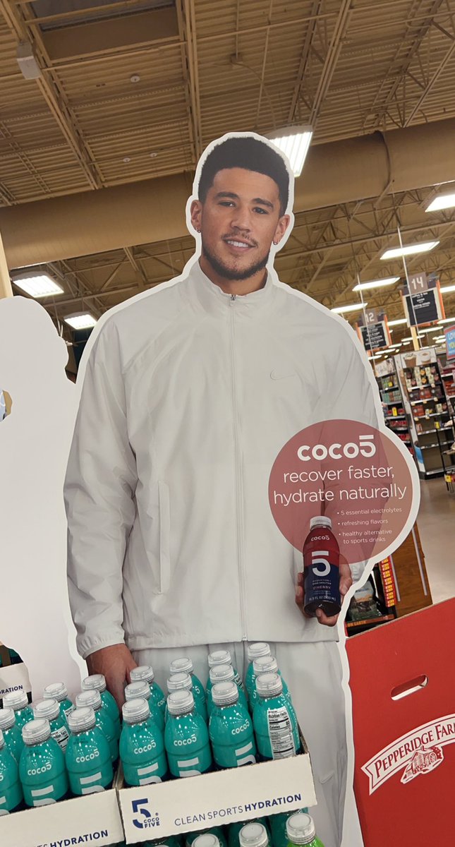 IGotSunsFever's tweet photo. Got my selfie with @DevinBook #coco5 #DevinBooker 💜🧡 https://t.co/jBeNShhsP1