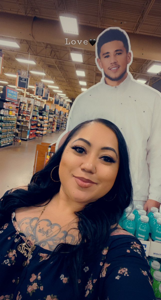 IGotSunsFever's tweet photo. Got my selfie with @DevinBook #coco5 #DevinBooker 💜🧡 https://t.co/jBeNShhsP1