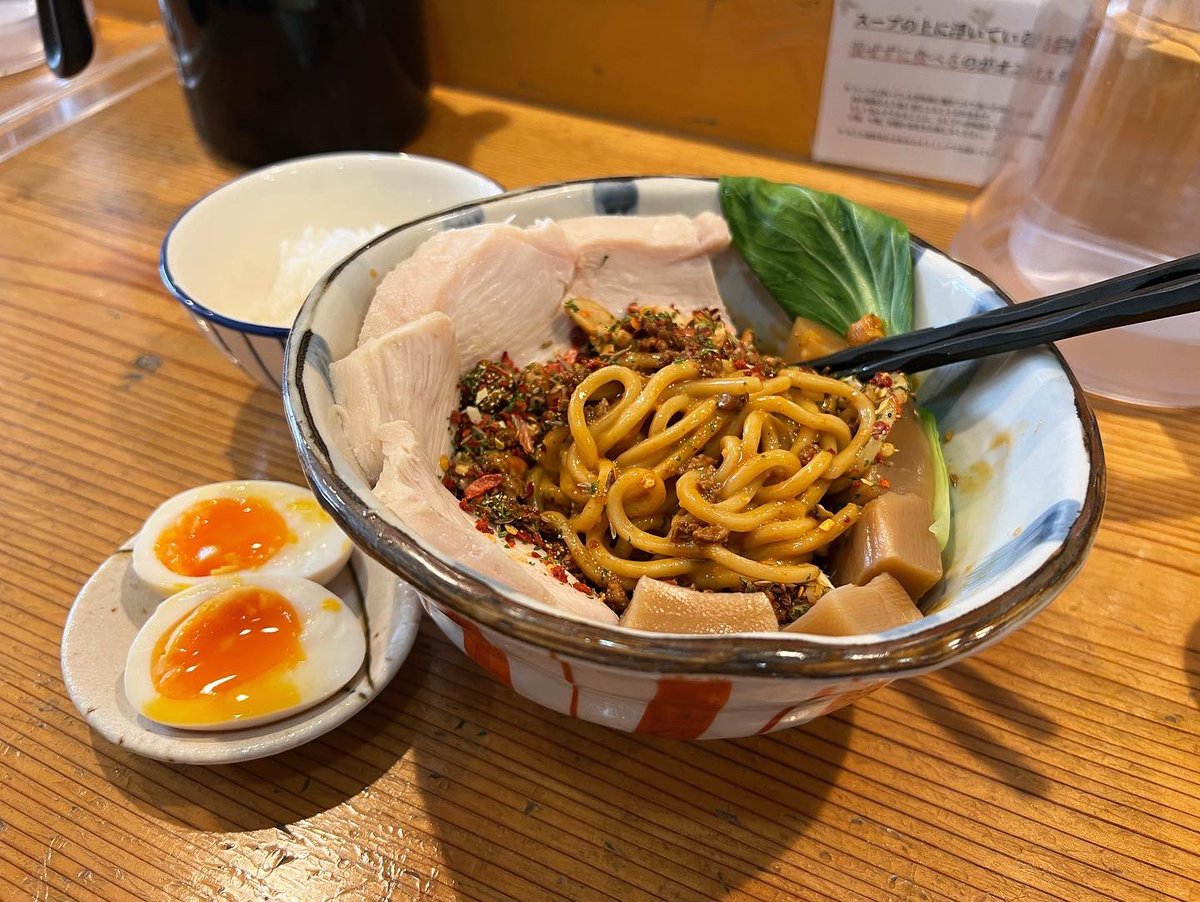 fhinra's tweet photo. #スパイス坦坦まぜそば
#美味しいぞ🍜　#ramen #noodle #tsukemen #mazesoba #yummy #Kyoto #japan #menyasanda

麺屋さん田さんへ
スパイス坦坦まぜそば
[毛沢東]
全部のせトッピング。

食べたくてまた来てしまった😊
ジャクジャクと痺れの効いたスパイスを噛み締めながらのストレート麺👍
うまいぜ https://t.co/Jwn92kn8YW